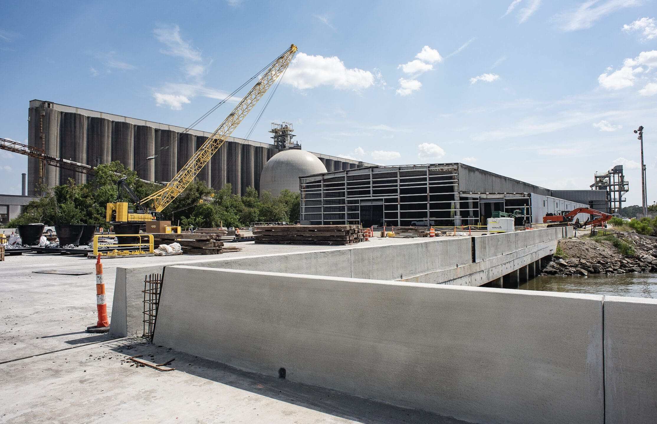 Aerial construction view of Colonial Terminals' Foundation 3 breakbulk terminal on the Savannah River.