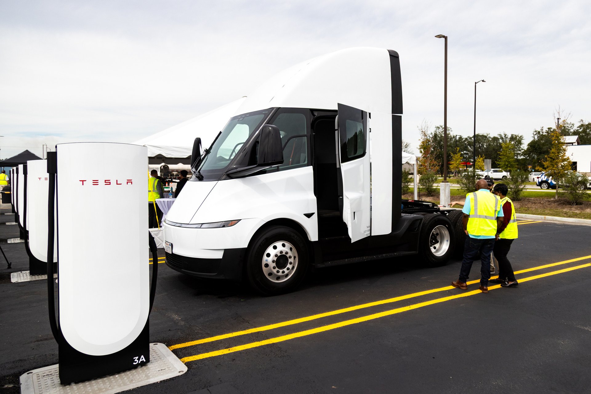 Pilot and Tesla's newly opened Megacharger site at Pilot #1390 in Ellabell, Georgia.