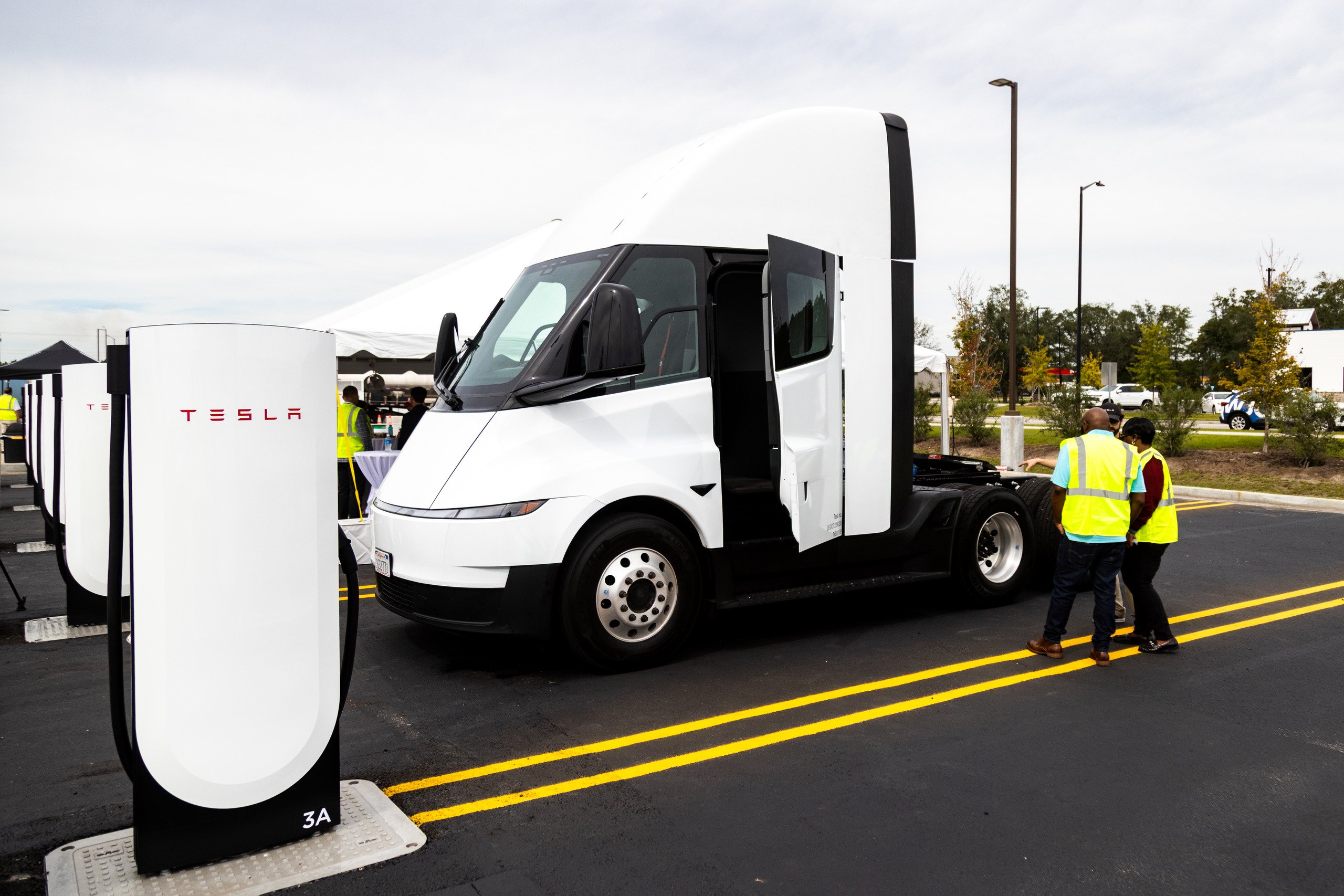 Pilot and Tesla's newly opened Megacharger site at Pilot #1390 in Ellabell, Georgia.