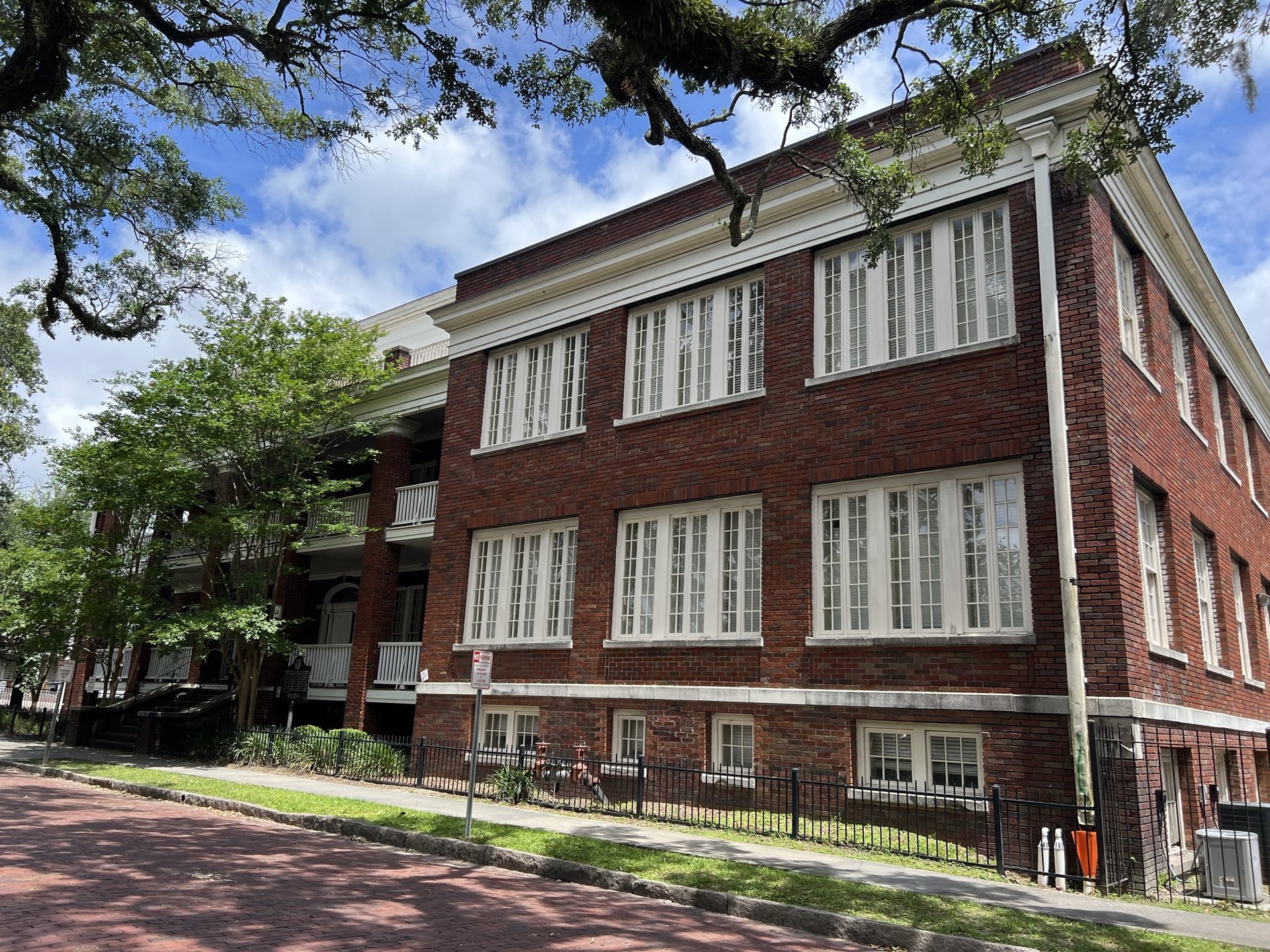 Heritage Place Apartments exterior